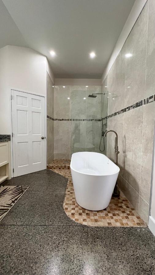 Отель Stonetrail Arnos Vale Экстерьер фото