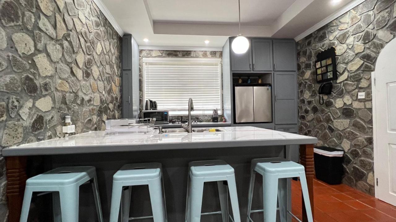 Отель Stonetrail Arnos Vale Экстерьер фото